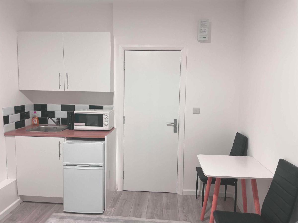 Studio Flat Private Bathroom Wc And Kitchenette Londra Dış mekan fotoğraf